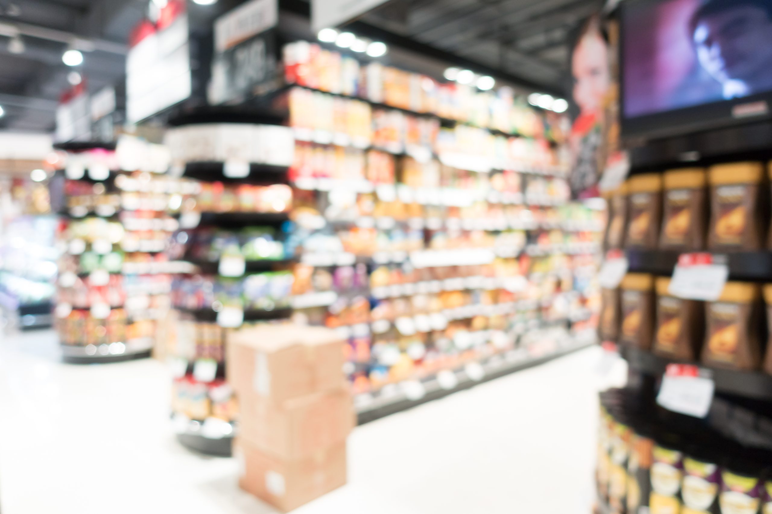 Display, cenefa, tótem o stopper: ¿cuál necesita tu marca en el piso de venta?